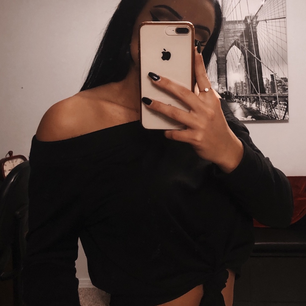 Off the Shoulder Tie-Up Sweatshirt